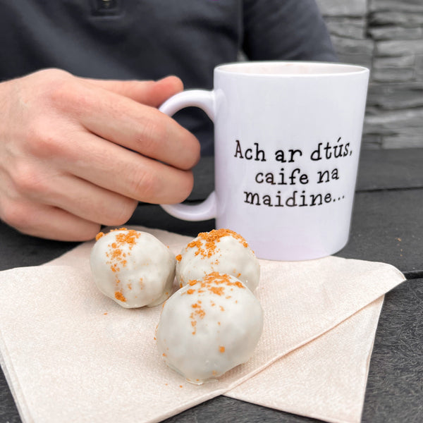 Ach ar dtús, caife na maidine... Mug
